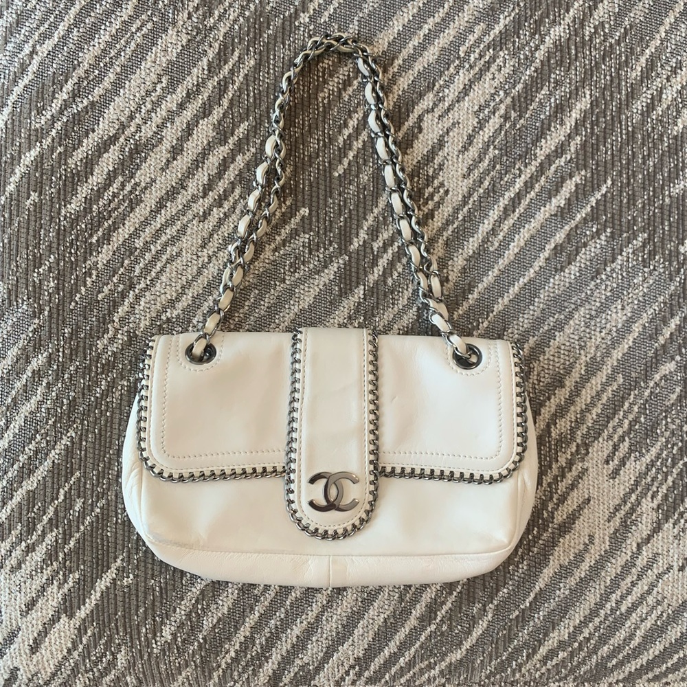 Chanel chain trim flap bag